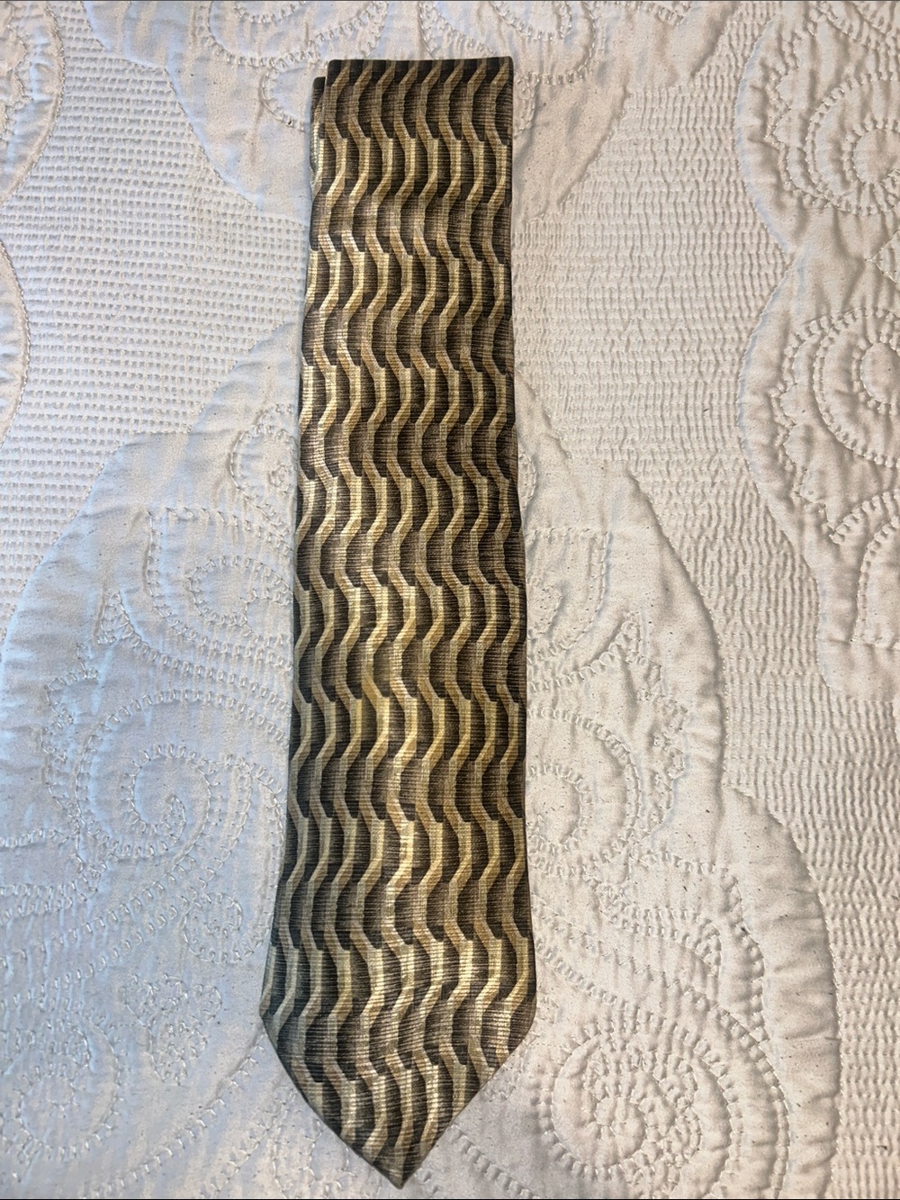 Gianfranco Ruffini Gold & Black Wavy Vintage Silk Tie